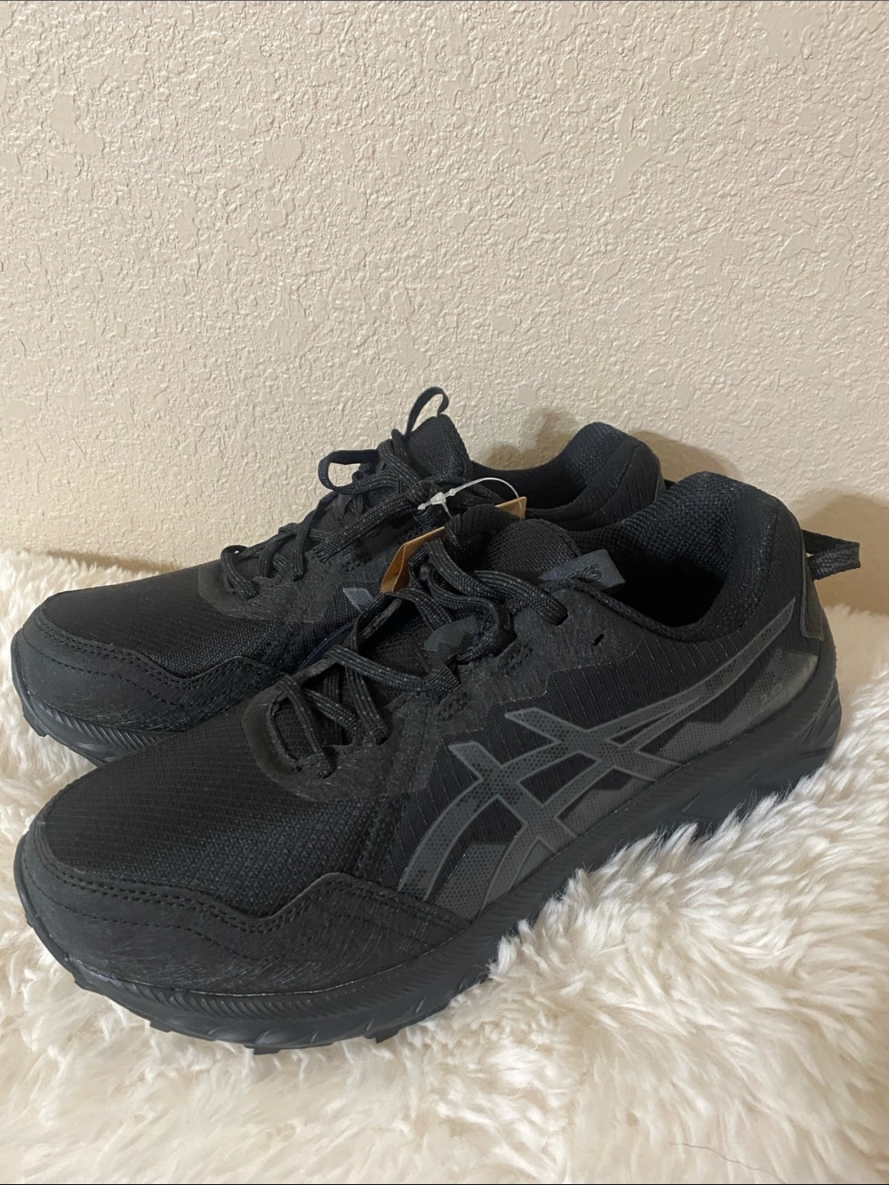 NWT Asics Men's Gel Venture 10 All-Black Athletic Trail Sneakers size 7 1/2